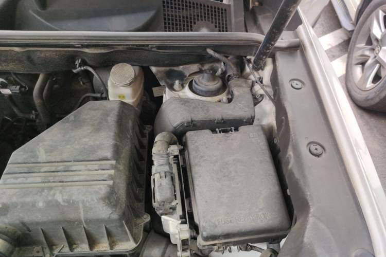 Used CHANGAN CS75 2014 1.8T Automatic Prestige Model China IV Standard Engine Bay Left