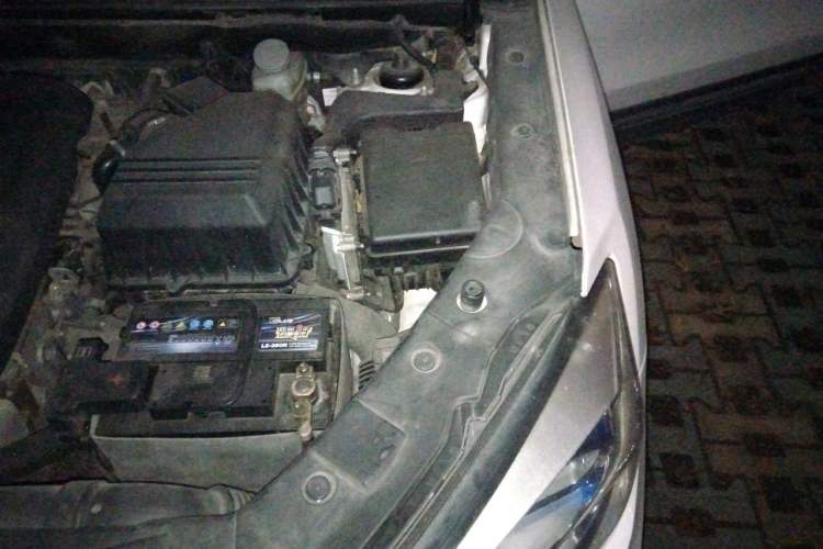 Used CHANGAN CS75 2014 2.0L Manual Luxury Version China IV Standard Engine Bay Left