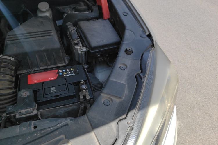 Used CHANGAN CS75 2014 1.8T Automatic Elite Version China V Standard Engine Bay Left