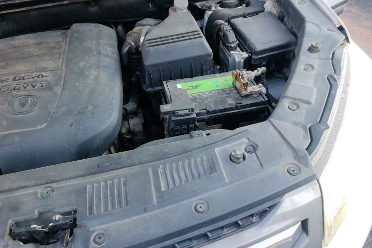 Used CHANGAN CS75 2014 2.0L Manual Luxury Version China IV Standard Engine Bay Left