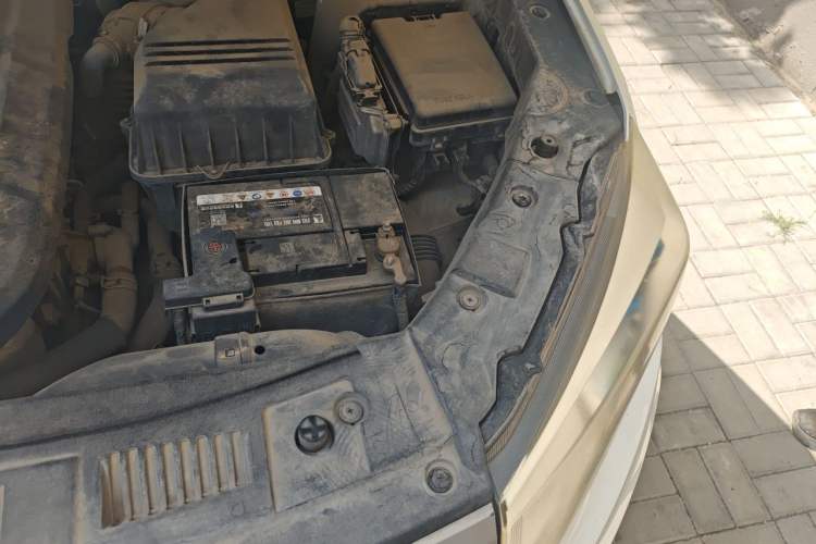 Used CHANGAN CS75 2014 2.0L Manual Luxury Version China IV Standard Engine Bay Left