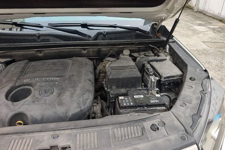 Used CHANGAN CS75 2014 2.0L Manual Leading Version China IV Standard Engine Bay Left