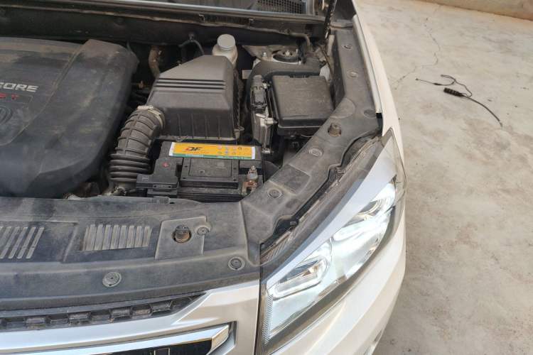 Used CHANGAN CS75 2014 1.8T Automatic Elite Version China V Standard Engine Bay Left