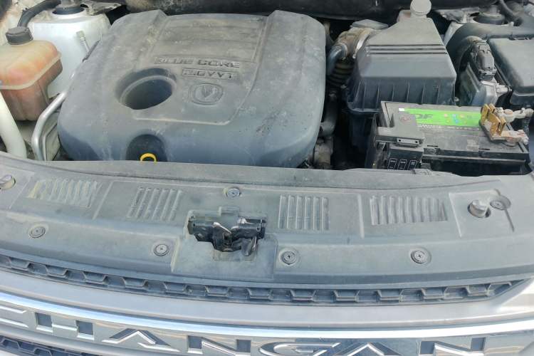 Used CHANGAN CS75 2014 2.0L Manual Luxury Version China IV Standard Engine Bay
