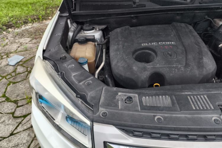 Used CHANGAN CS75 2014 1.8T Automatic Prestige Model China IV Standard Engine Bay Right