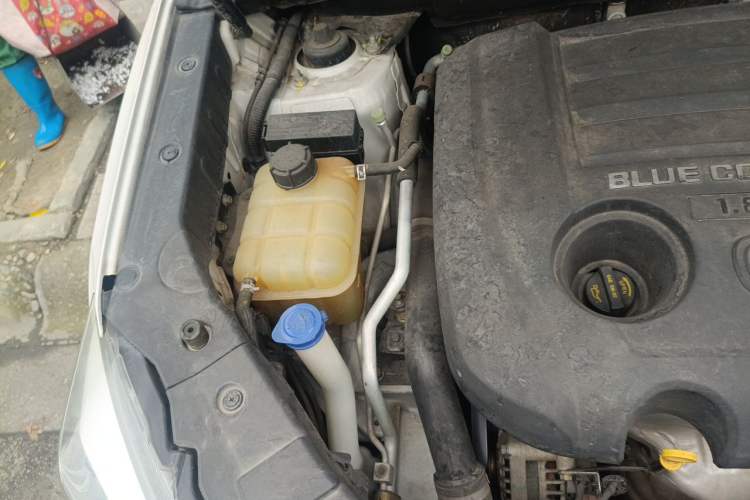 Used CHANGAN CS75 2014 1.8T Automatic Elite Model China IV Standard Engine Bay Right