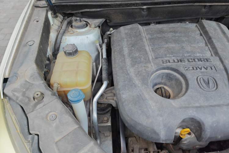 Used CHANGAN CS75 2014 2.0L Manual Luxury Version China IV Standard Engine Bay Right