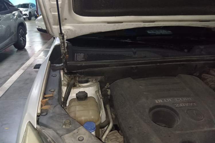 Used CHANGAN CS75 2014 2.0L Manual Luxury Version China IV Standard Engine Bay Right