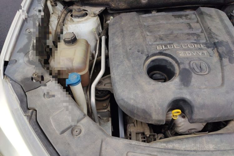 Used CHANGAN CS75 2014 2.0L Manual Luxury Version China IV Standard Engine Bay Right