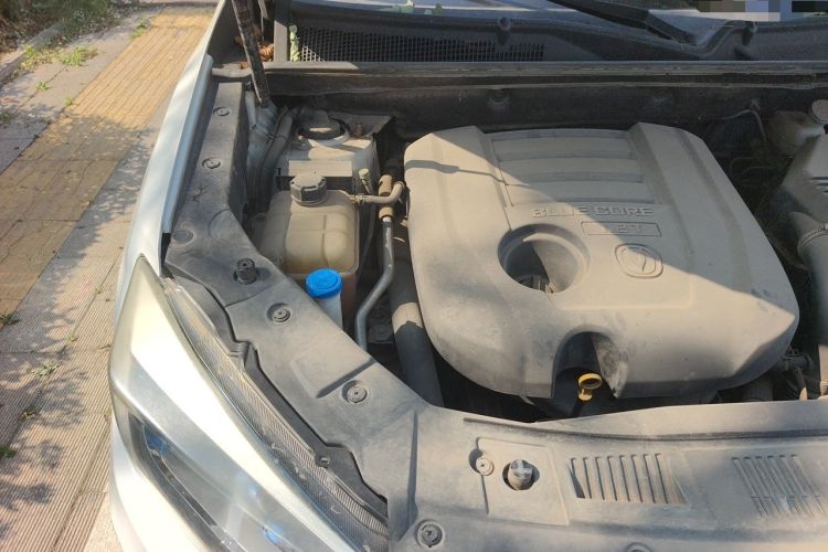 Used CHANGAN CS75 2014 1.8T Automatic Elite Model China IV Standard Engine Bay Right