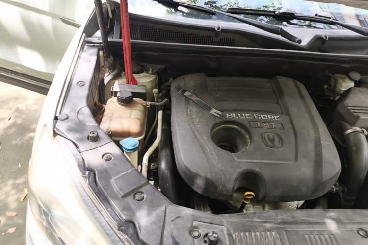 Used CHANGAN CS75 2014 1.8T Automatic Elite Version China V Standard Engine Bay Right