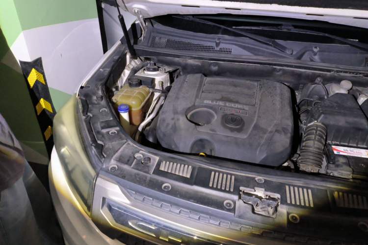 Used CHANGAN CS75 2014 1.8T Automatic Elite Version China V Standard Engine Bay Right