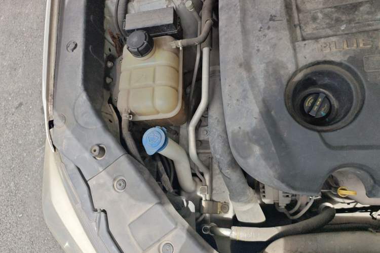 Used CHANGAN CS75 2014 1.8T Automatic Elite Version China V Standard Engine Bay Right