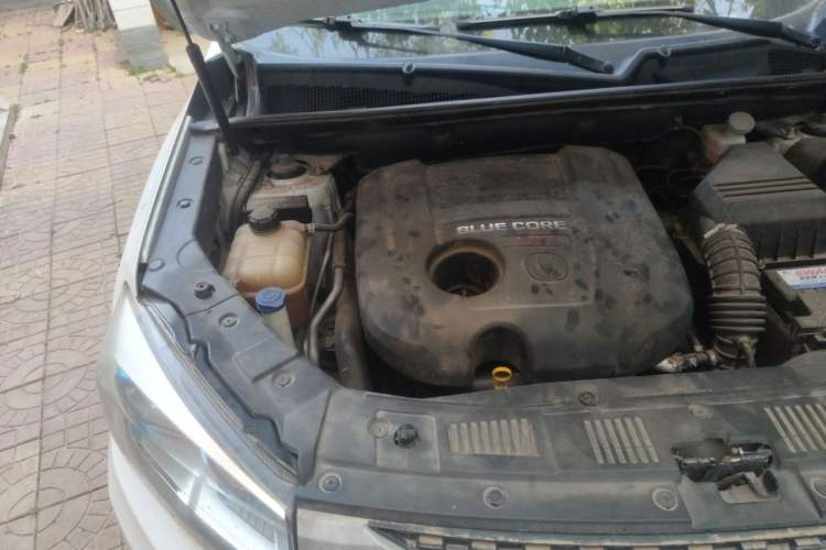 Used CHANGAN CS75 2014 1.8T Automatic Elite Model China IV Standard Engine Bay Right