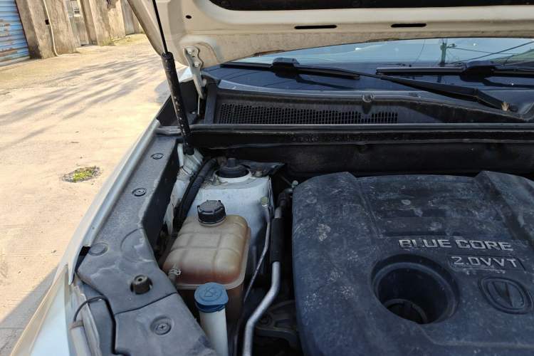 Used CHANGAN CS75 2014 2.0L Manual Comfort Version China IV Standard Engine Bay Right
