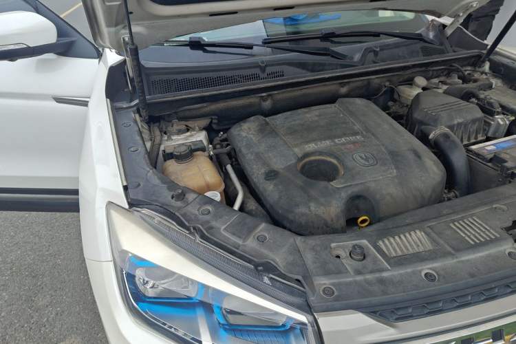 Used CHANGAN CS75 2014 1.8T Automatic Elite Model China IV Standard Engine Bay Right