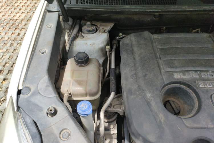 Used CHANGAN CS75 2014 2.0L Manual Luxury Version China IV Standard Engine Bay Right