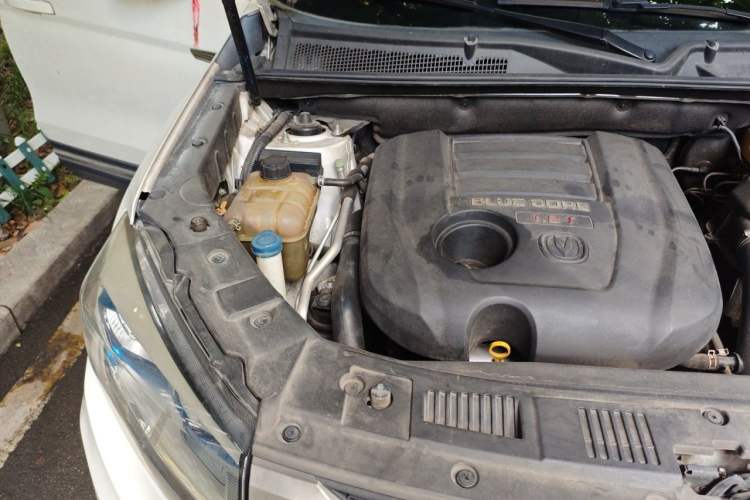 Used CHANGAN CS75 2014 1.8T Automatic Elite Model China IV Standard Engine Bay Right
