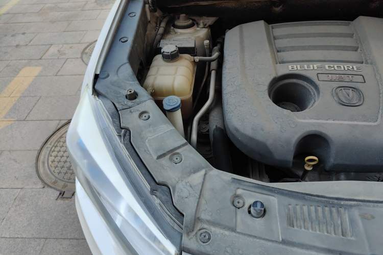 Used CHANGAN CS75 2014 1.8T Automatic Prestige Model China IV Standard Engine Bay Right