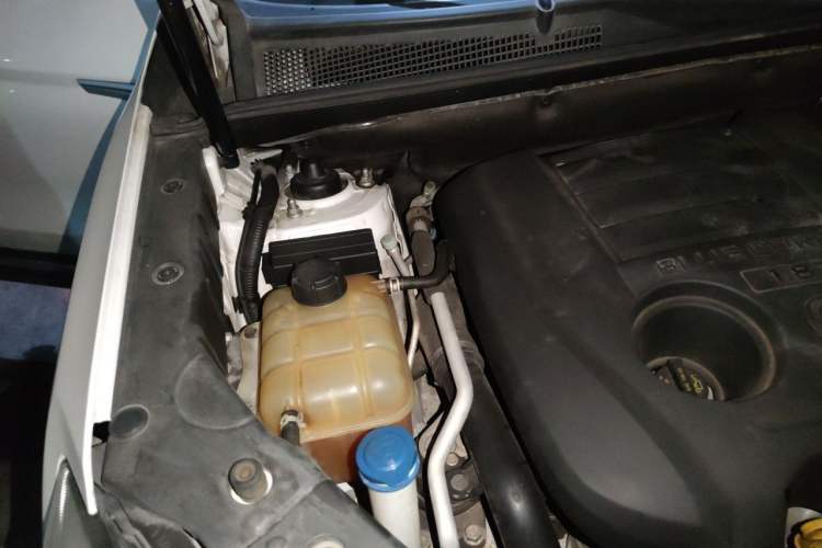 Used CHANGAN CS75 2014 1.8T Automatic Elite Model China IV Standard Engine Bay Right