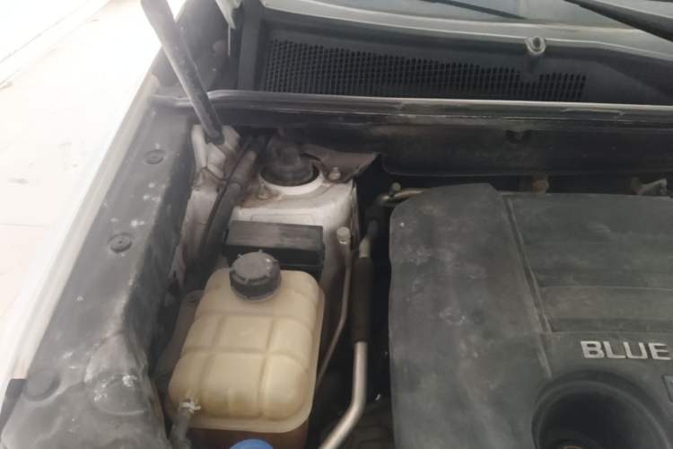 Used CHANGAN CS75 2014 2.0L Manual Leading Version China IV Standard Engine Bay Right