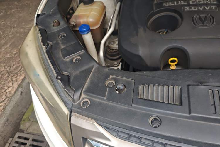 Used CHANGAN CS75 2014 2.0L Manual Luxury Version China IV Standard Engine Bay Right