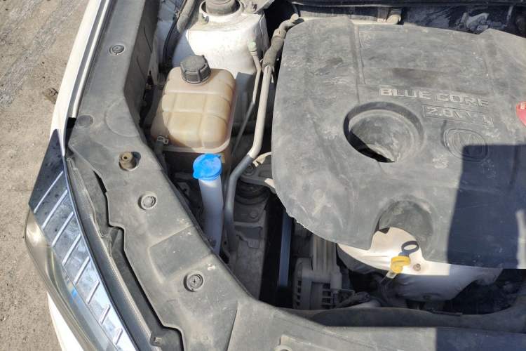Used CHANGAN CS75 2014 2.0L Manual Luxury Version China IV Standard Engine Bay Right