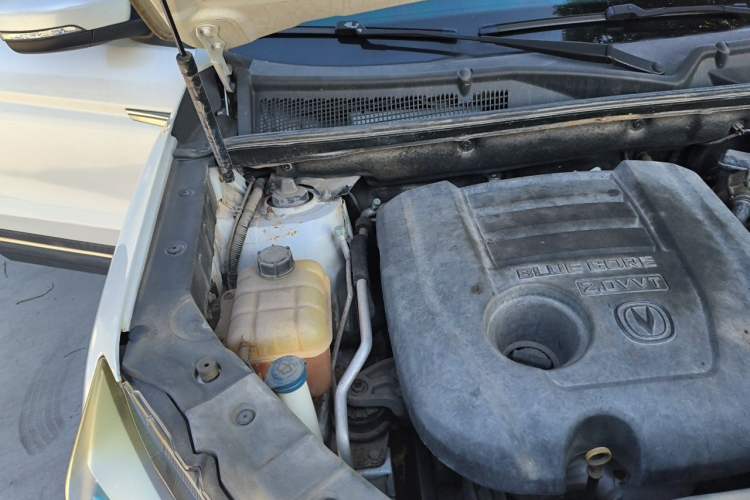 Used CHANGAN CS75 2014 2.0L Manual Luxury Version China IV Standard Engine Bay Right