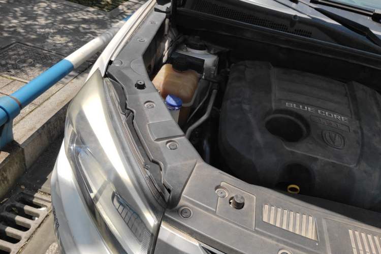 Used CHANGAN CS75 2014 1.8T Automatic Elite Version China V Standard Engine Bay Right