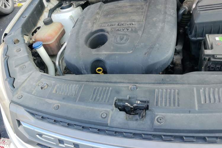 Used CHANGAN CS75 2014 2.0L Manual Luxury Version China IV Standard Engine Bay Right