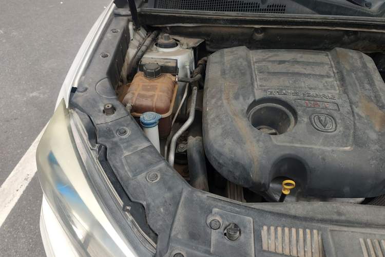 Used CHANGAN CS75 2014 1.8T Automatic Prestige Model China IV Standard Engine Bay Right