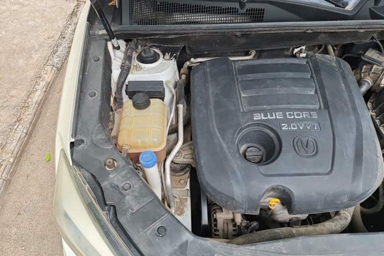 Used CHANGAN CS75 2014 2.0L Manual Leading Version China IV Standard Engine Bay Right