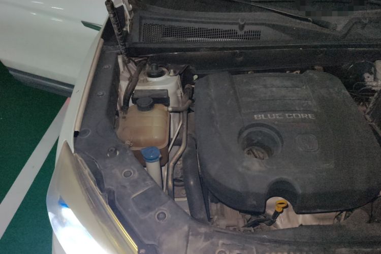 Used CHANGAN CS75 2014 1.8T Automatic Elite Model China IV Standard Engine Bay Right
