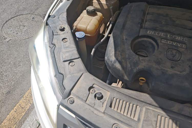 Used CHANGAN CS75 2014 2.0L Manual Luxury Version China IV Standard Engine Bay Right