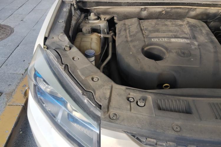 Used CHANGAN CS75 2014 1.8T Automatic Elite Model China IV Standard Engine Bay Right