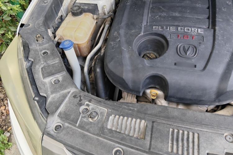 Used CHANGAN CS75 2014 1.8T Automatic Prestige Model China IV Standard Engine Bay Right