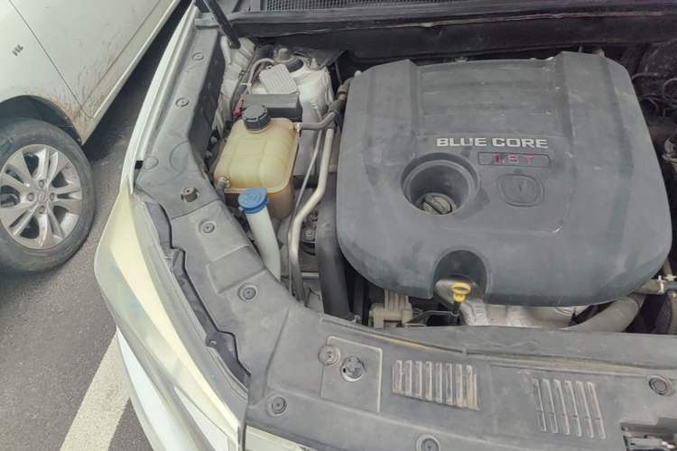 Used CHANGAN CS75 2014 1.8T Automatic Elite Model China IV Standard Engine Bay Right