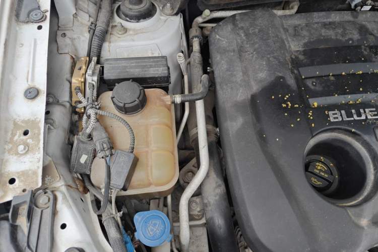 Used CHANGAN CS75 2014 1.8T Automatic Prestige Model China IV Standard Engine Bay Right
