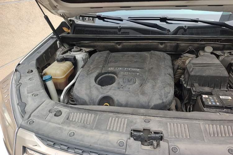 Used CHANGAN CS75 2014 2.0L Manual Leading Version China IV Standard Engine Bay Right