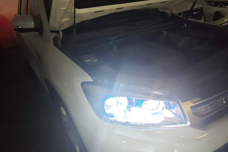 Used CHANGAN CS75 2014 1.8T Automatic Elite Model China IV Standard Engine Bay Right