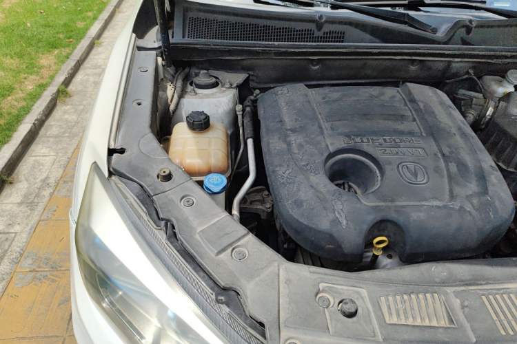 Used CHANGAN CS75 2014 2.0L Manual Luxury Version China IV Standard Engine Bay Right