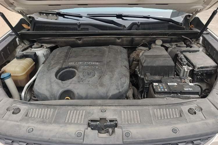Used CHANGAN CS75 2014 2.0L Manual Leading Version China IV Standard Engine Bay