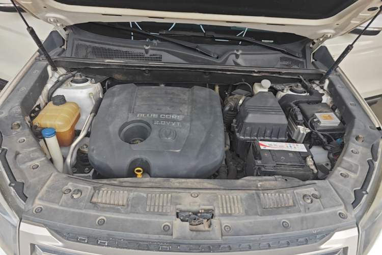 Used CHANGAN CS75 2014 2.0L Manual Luxury Version China IV Standard Engine Bay