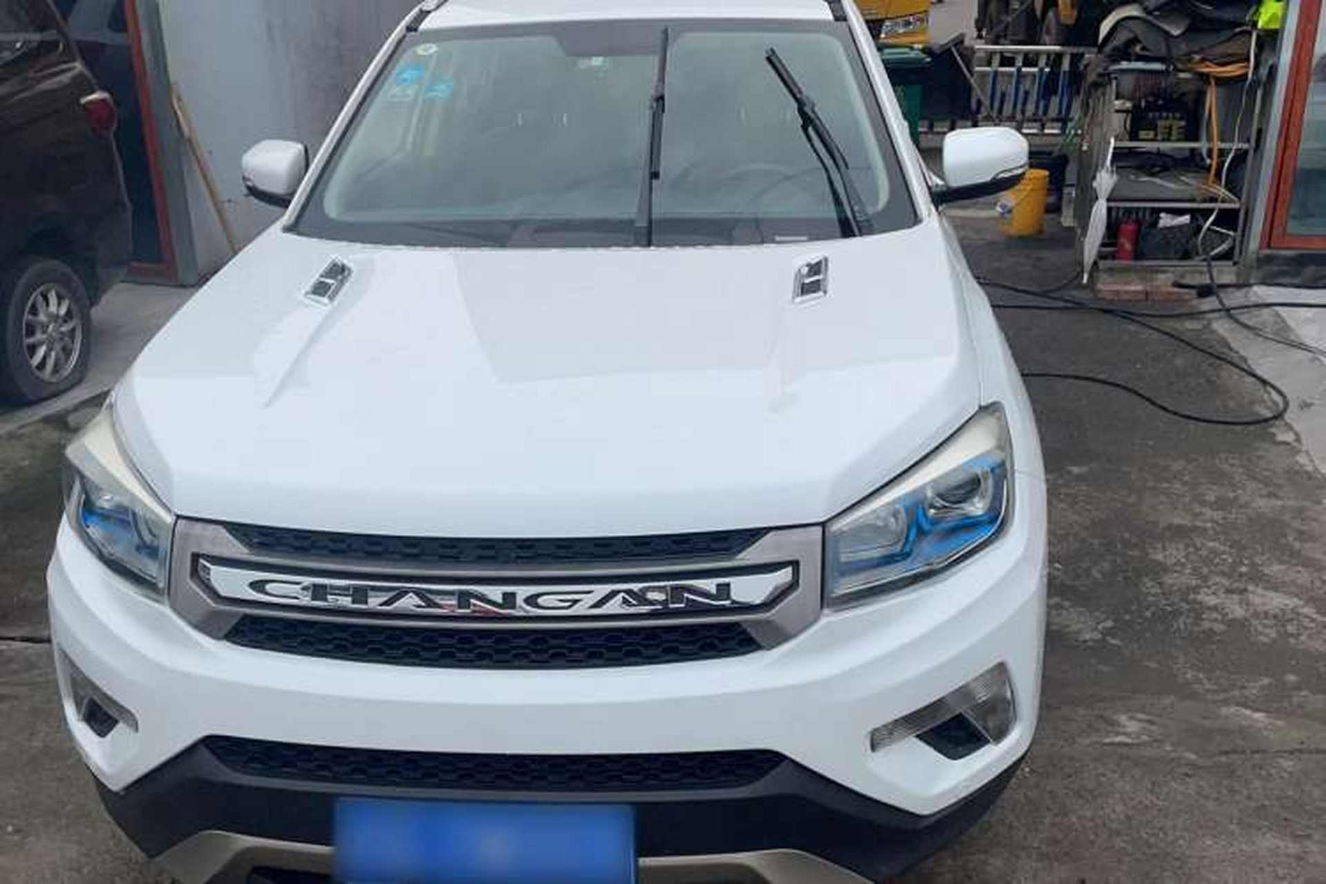 Used CHANGAN CS75 2014 2.0L Manual Luxury Version China IV Standard Exterior 1
