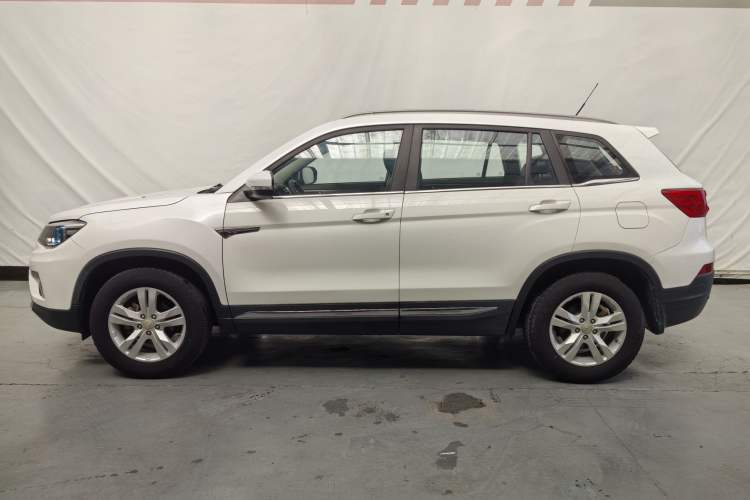 Used CHANGAN CS75 2014 2.0L Manual Luxury Version China V Standard Exterior 12