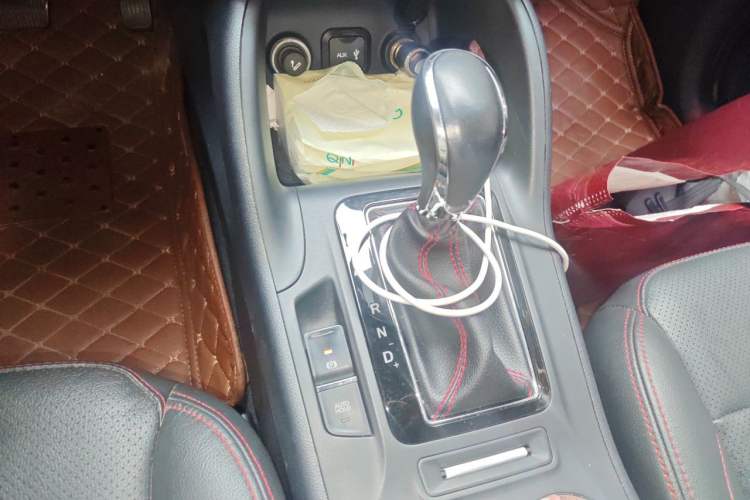Used CHANGAN CS75 2014 1.8T Automatic Elite Model China IV Standard Gear Lever