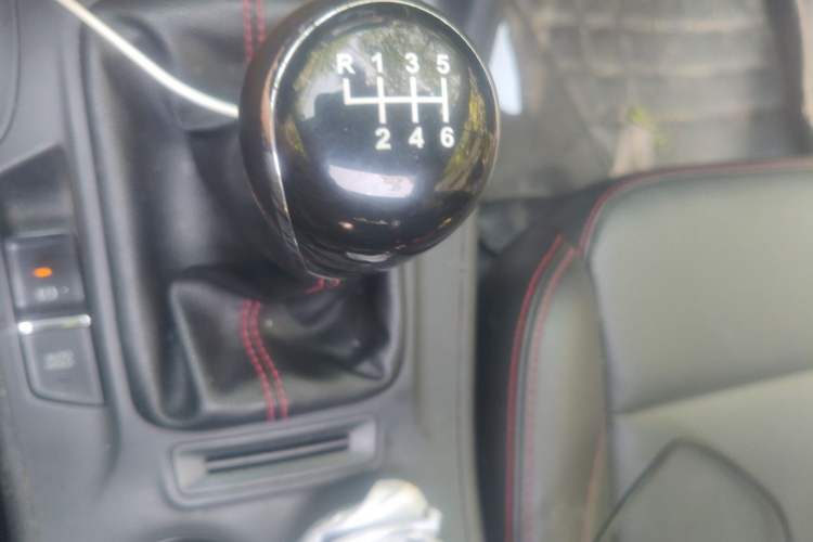 Used CHANGAN CS75 2014 2.0L Manual Luxury Version China IV Standard Gear Lever