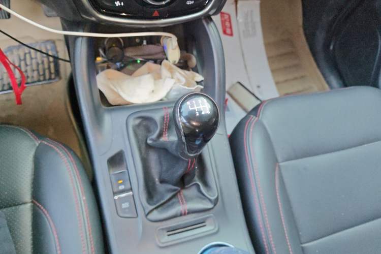 Used CHANGAN CS75 2014 2.0L Manual Luxury Version China IV Standard Gear Lever
