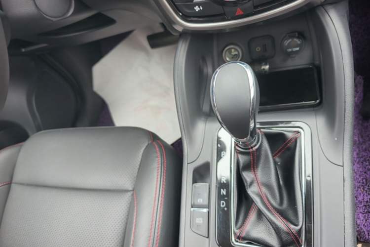 Used CHANGAN CS75 2014 1.8T Automatic Elite Model China IV Standard Gear Lever