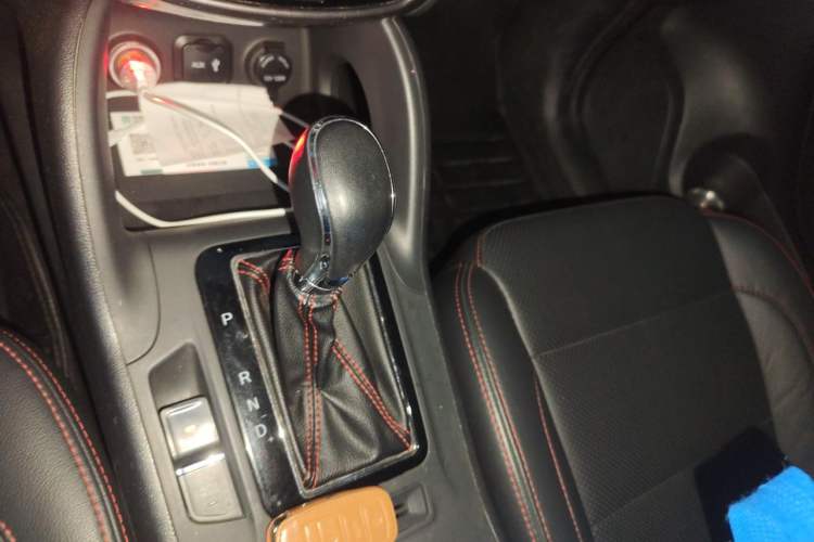 Used CHANGAN CS75 2014 1.8T Automatic Elite Model China IV Standard Gear Lever